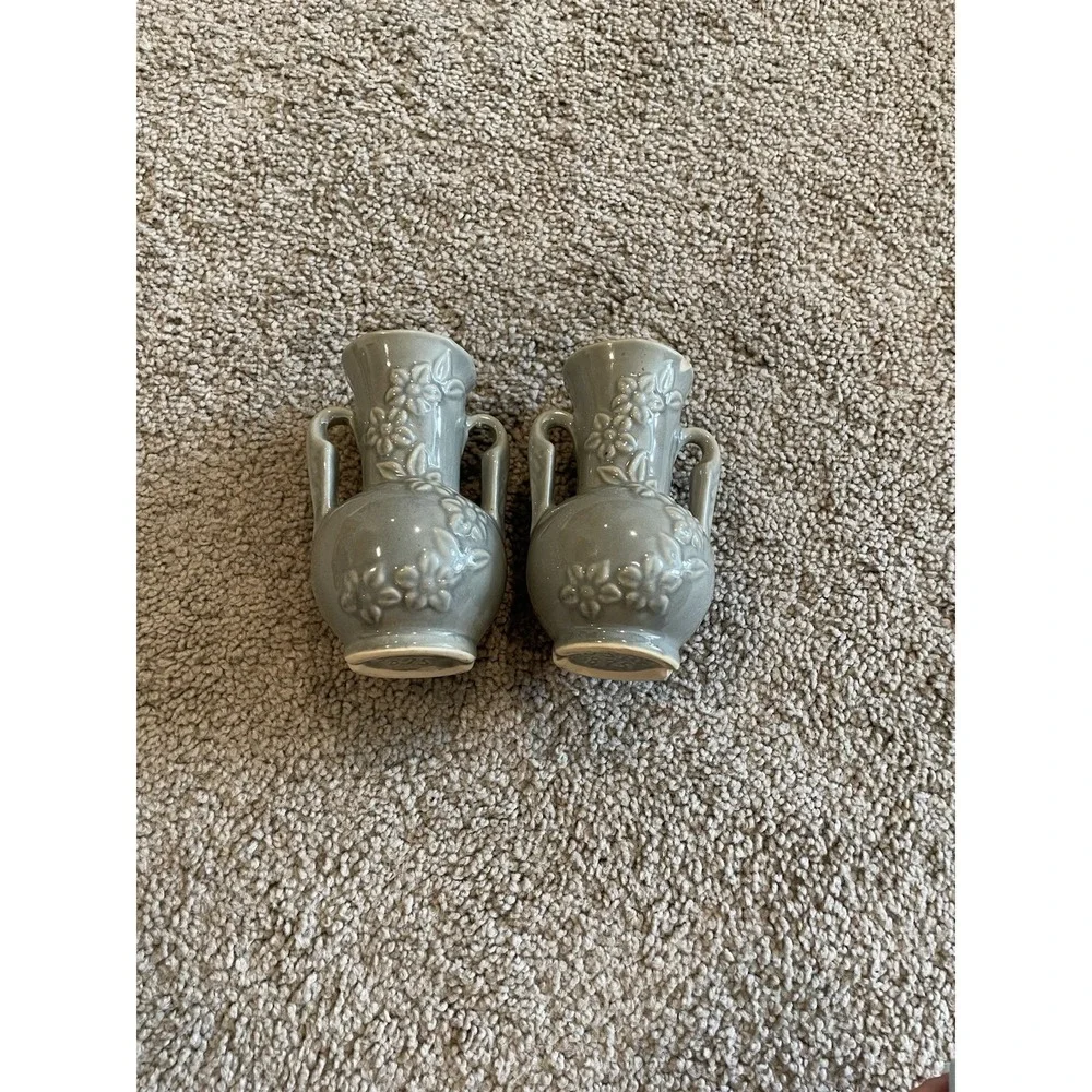 2 Vintage Shawnee Light Gray Floral‎ Vase 875 Daisy Chain Two Handles USA 5